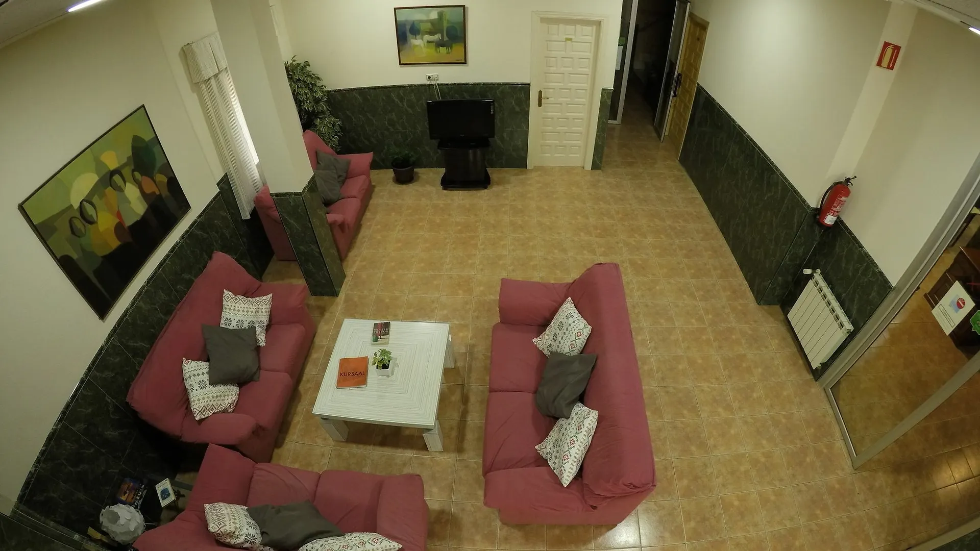 Hostal La Casa De Enfrente Malaga 2*,